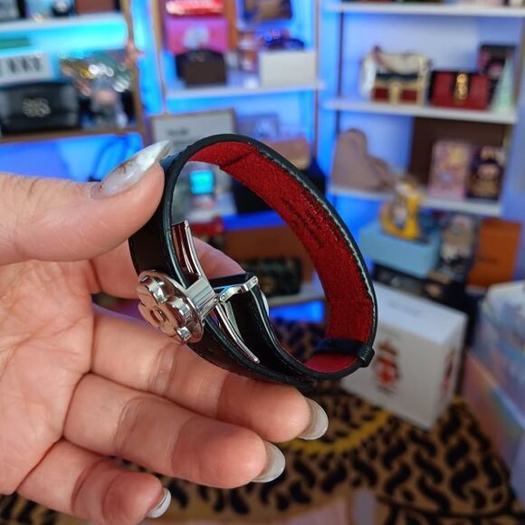 New Louis Vuitton Black Leather Monogram Silver 4 leaf clover Bracelet w/Dustbag - Picture 3 of 4